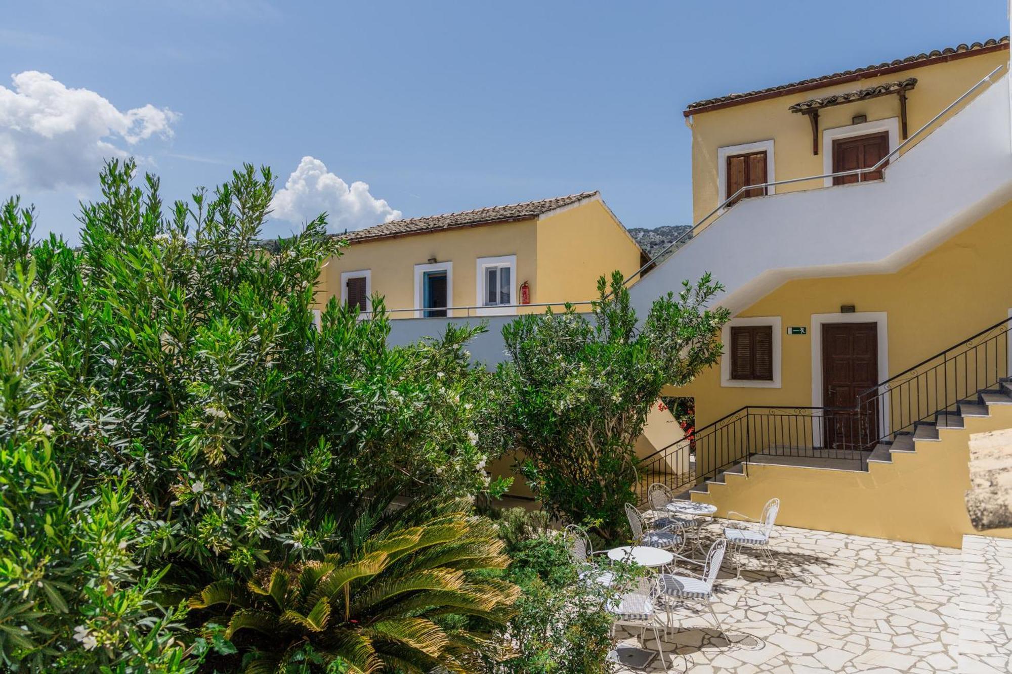 Sunflower Apartments & Studios Kassiopi Exteriör bild